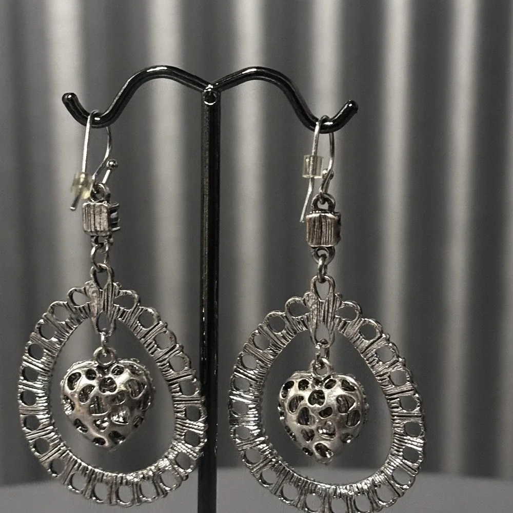 Silver Tone Rhinestone Heart Teardrop Filigree Dangle Earrings Pave‎ Pierced